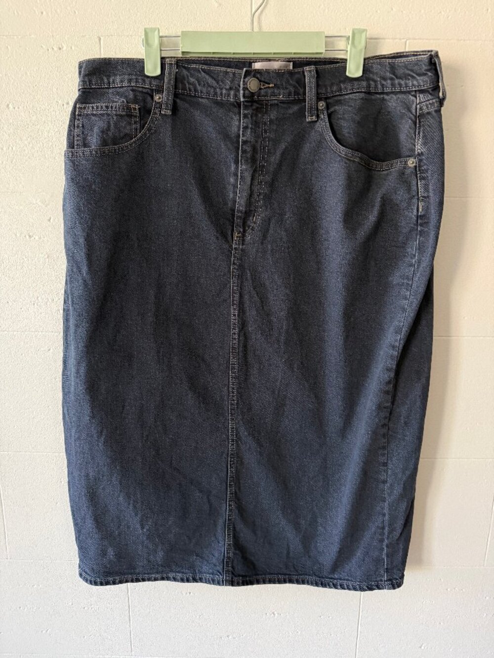 Universal Thread | Classic Faded Black Midi Denim Skirt Casual Capsule | Size 14